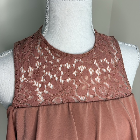 Express Cold Shoulder Blouse with Lace Insert in Light Mauve. Small - Picture 2 of 11